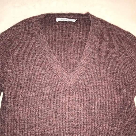Harper Lane v-neck sweater. Size Medium. - Picture 2 of 5